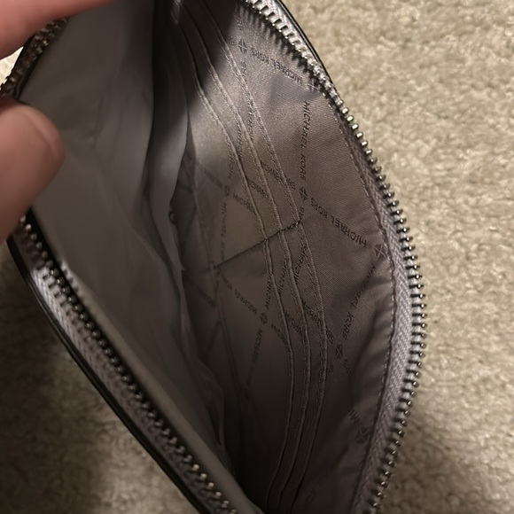 NWT Michael Kors Jet Set Large Zipped Leather MK Clutch Wristlet Wallet - Picture 10 of 10